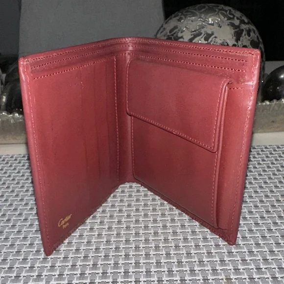 Pristine Pasha de Cartier Burgundy Leather Bifold & Coins Wallet with Gold Logo